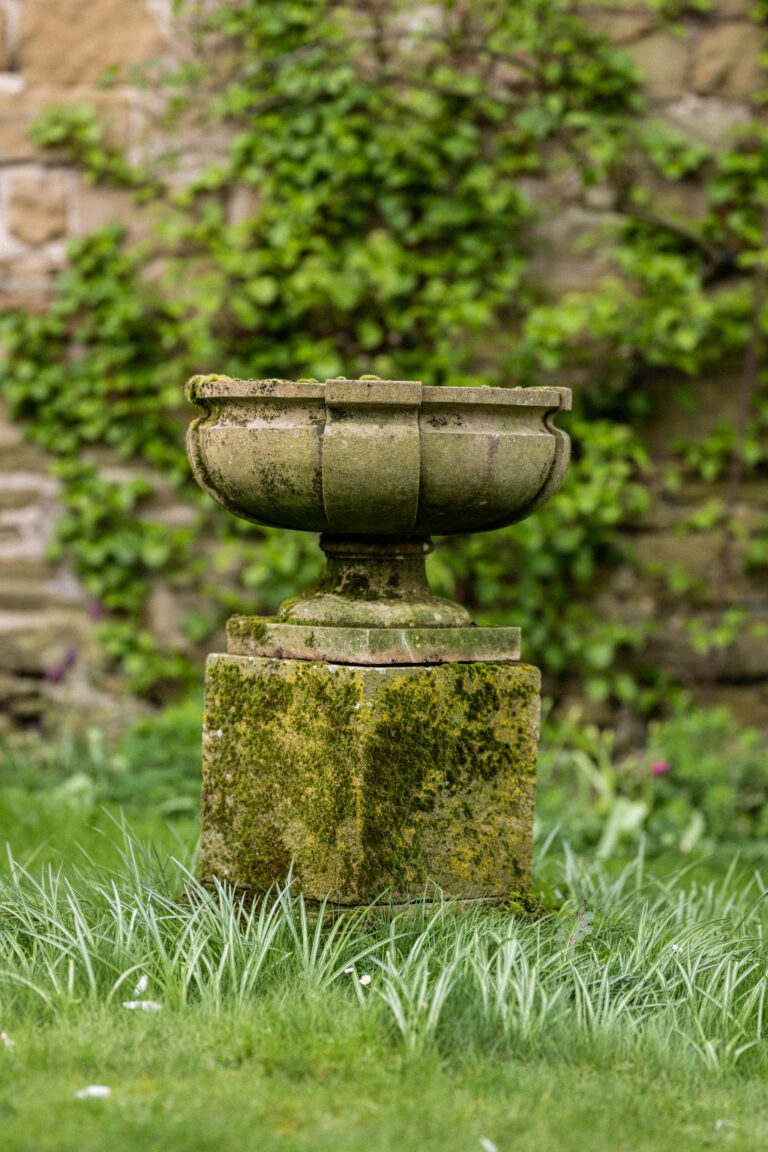 Deco Urn
