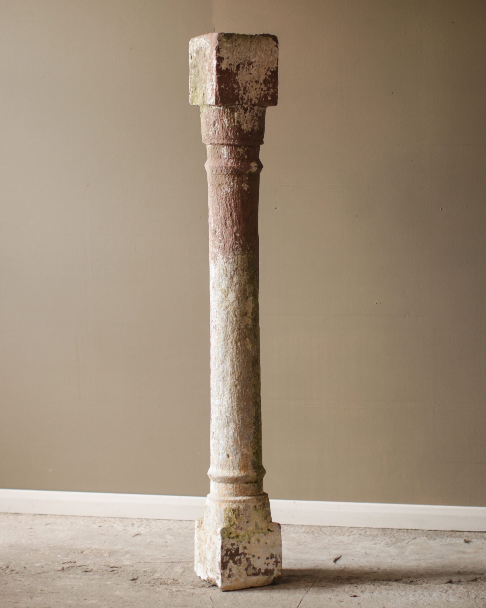 Set of 4 stone pillars Gallery Image